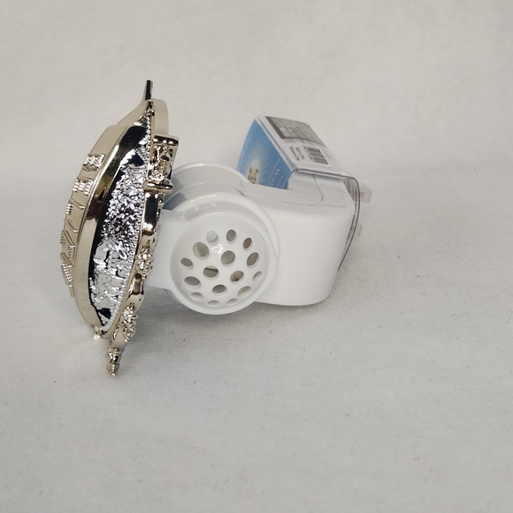 Bath And Body Works Traveling Santa Nightlight Plug-In - Picture 4 of 7